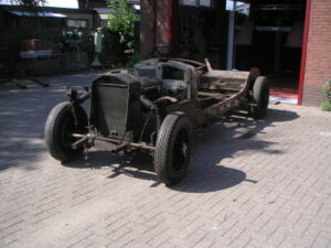 Alternative view of Lancia Dilambda Parts